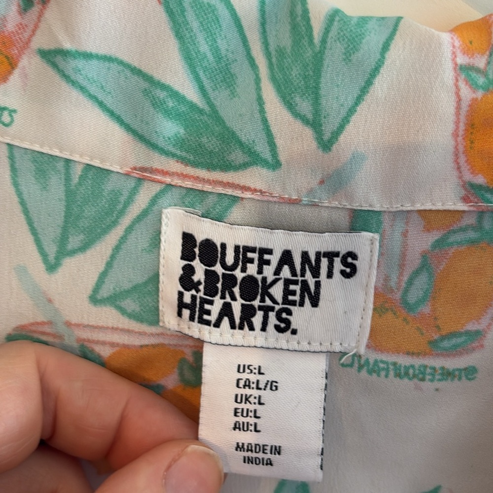 Bouffants & Broken hearts crop top - Picture 2 of 5